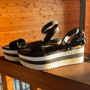 Platform sandals